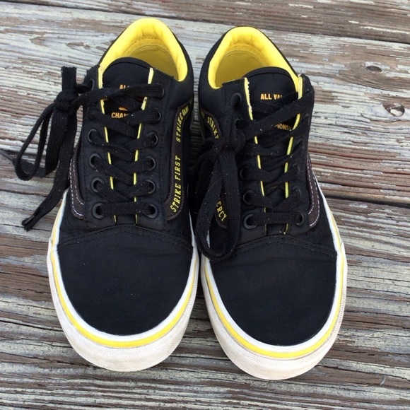VANS Cobra Kai x Old Skool Cobra Kai Dojo
Black Yellow Size 7.5 Mens - Picture 7 of 13